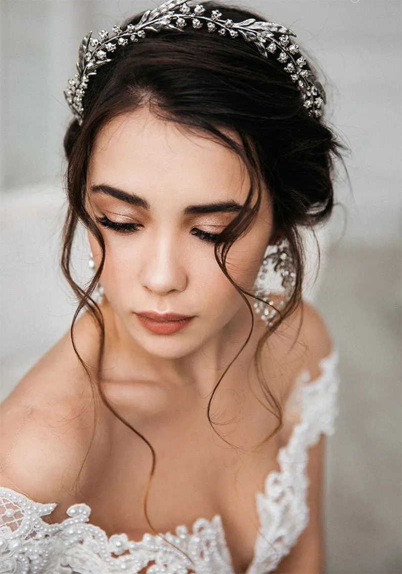 15+ kiểu tóc cô dâu có mái đẹp, sang trọng trong ngày cưới