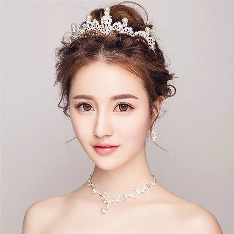 15+ kiểu tóc cô dâu có mái đẹp, sang trọng trong ngày cưới