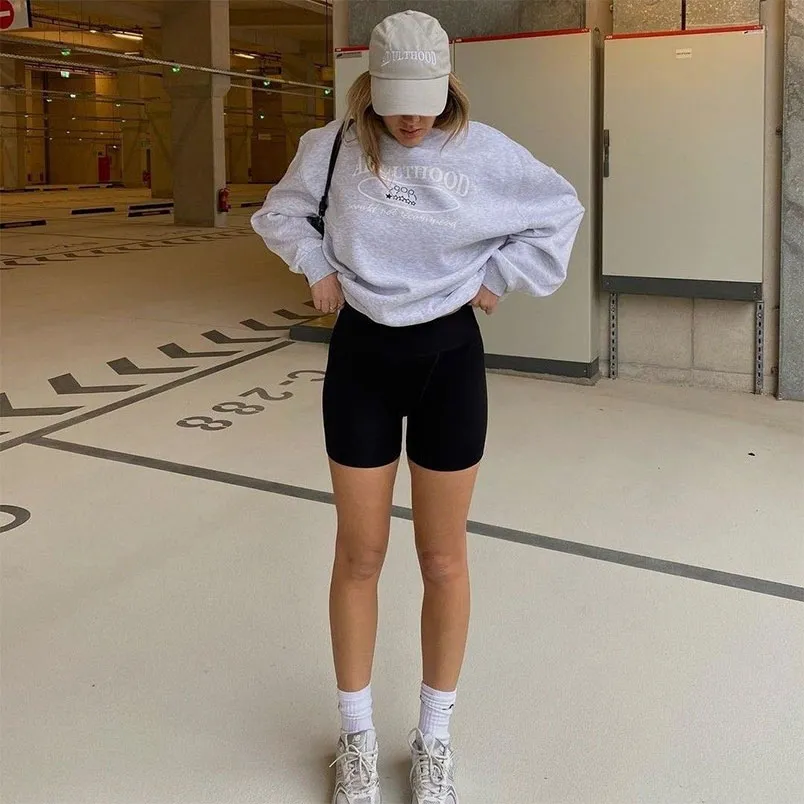 Top 5 quần legging lửng tôn dáng, rất dễ phối đồ