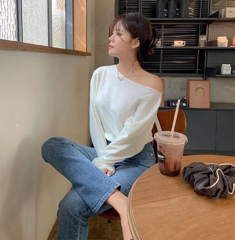 Vai xuôi mặc gì đẹp? Gợi ý set đồ vai xuôi đẹp chuẩn gu