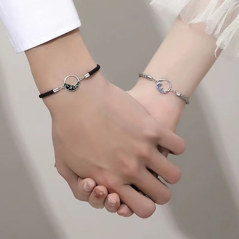 Top 15 mẫu vòng đeo tay đôi tình yêu ý nghĩa cho nam nữ
