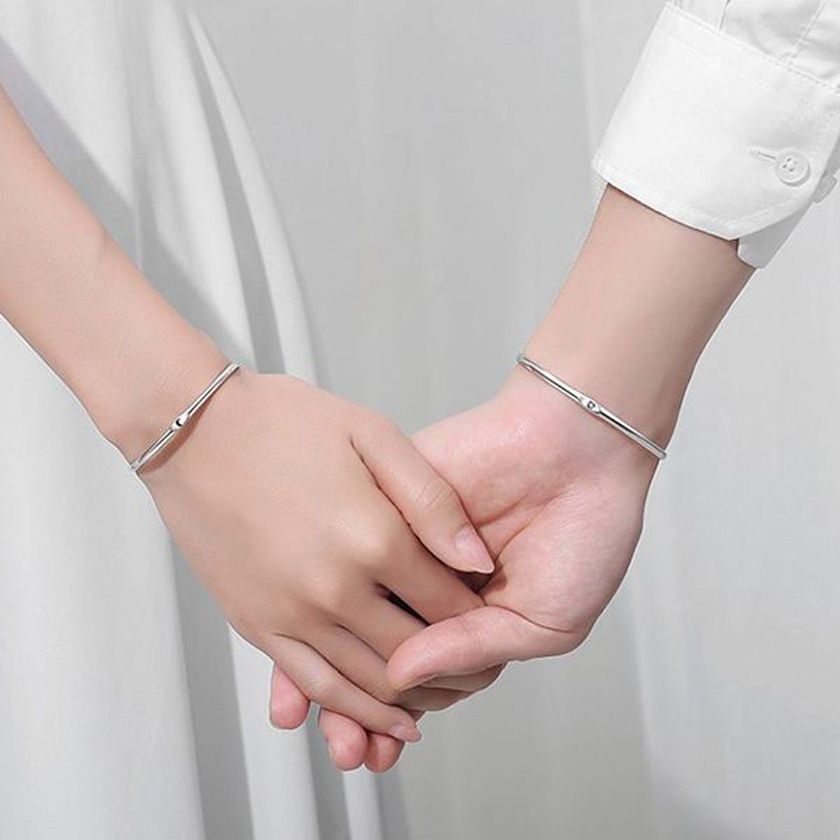 Top 15 mẫu vòng đeo tay đôi tình yêu ý nghĩa cho nam nữ