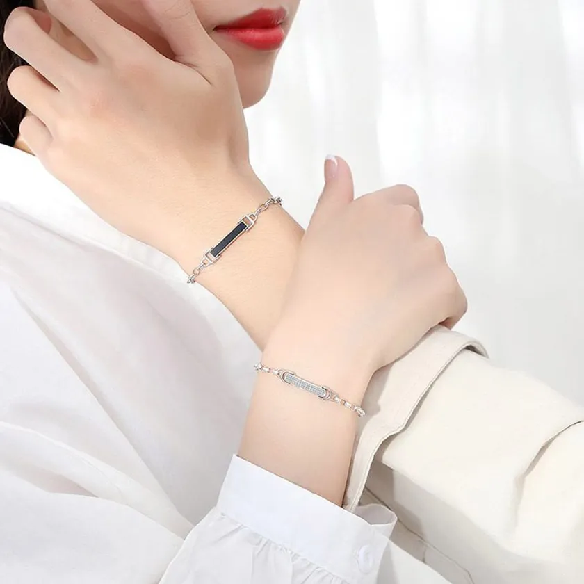Top 15 mẫu vòng đeo tay đôi tình yêu ý nghĩa cho nam nữ
