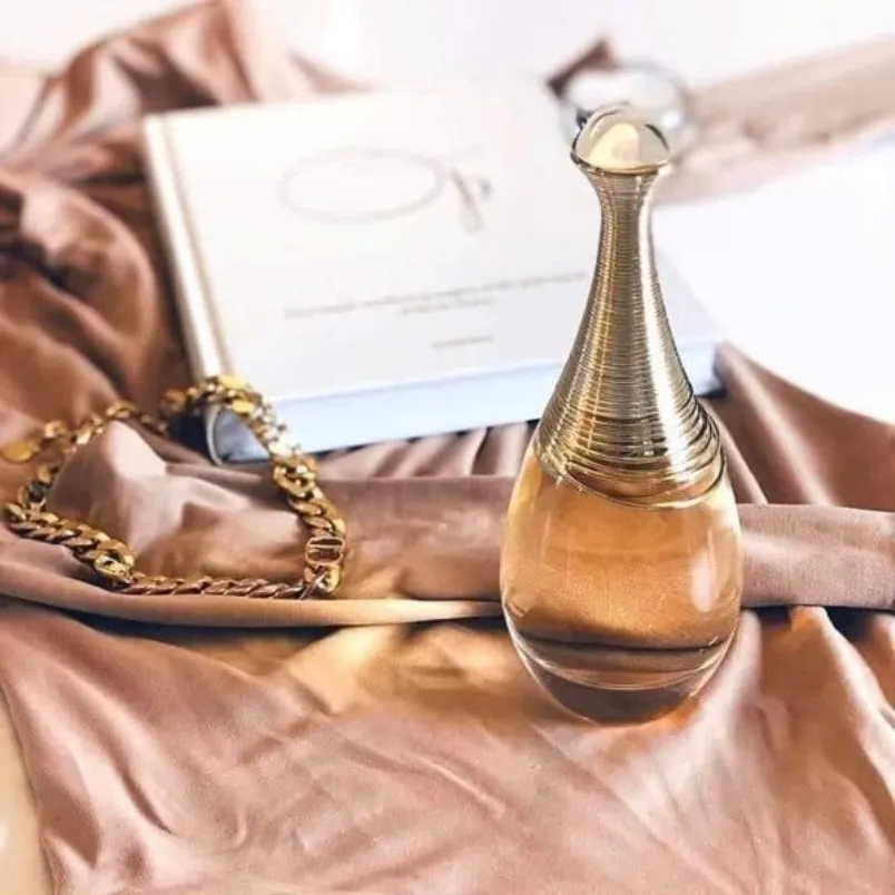 6 chai nước hoa mùi sạch sẽ, nhẹ nhàng được rất yêu thích - 2