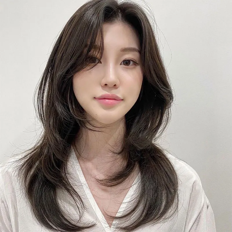 Top 15+ kiểu tóc layer medium length nữ rất trẻ trung