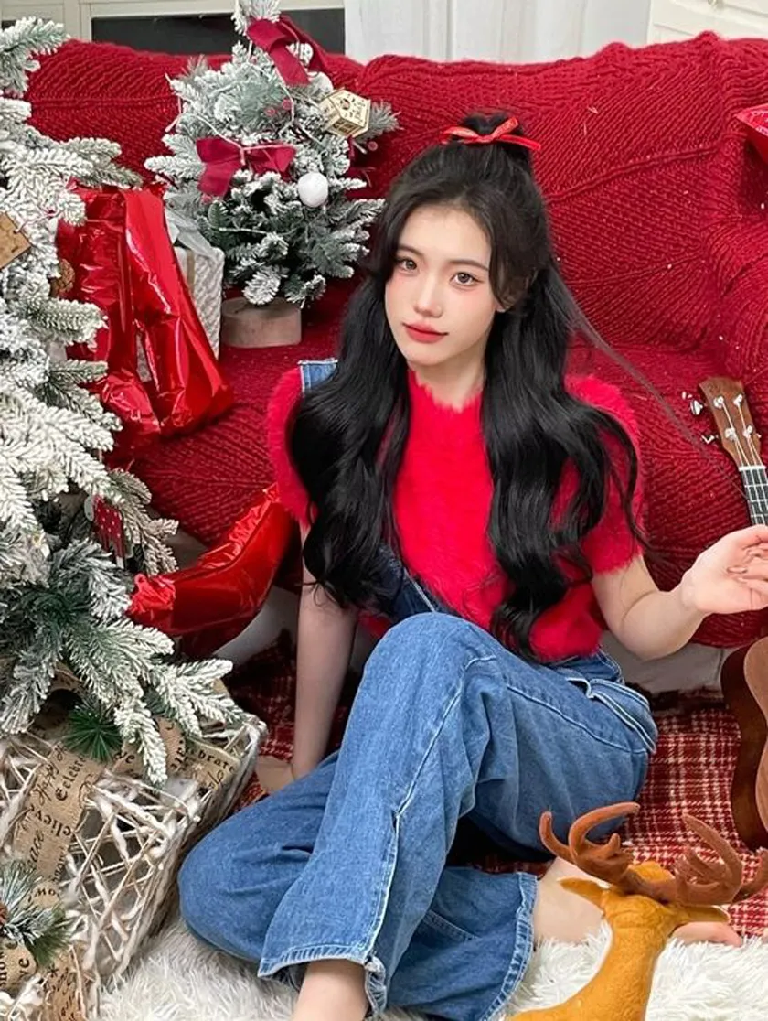 8 cách diện trang phục tông đỏ cho mùa lễ hội đang cận kề - 2