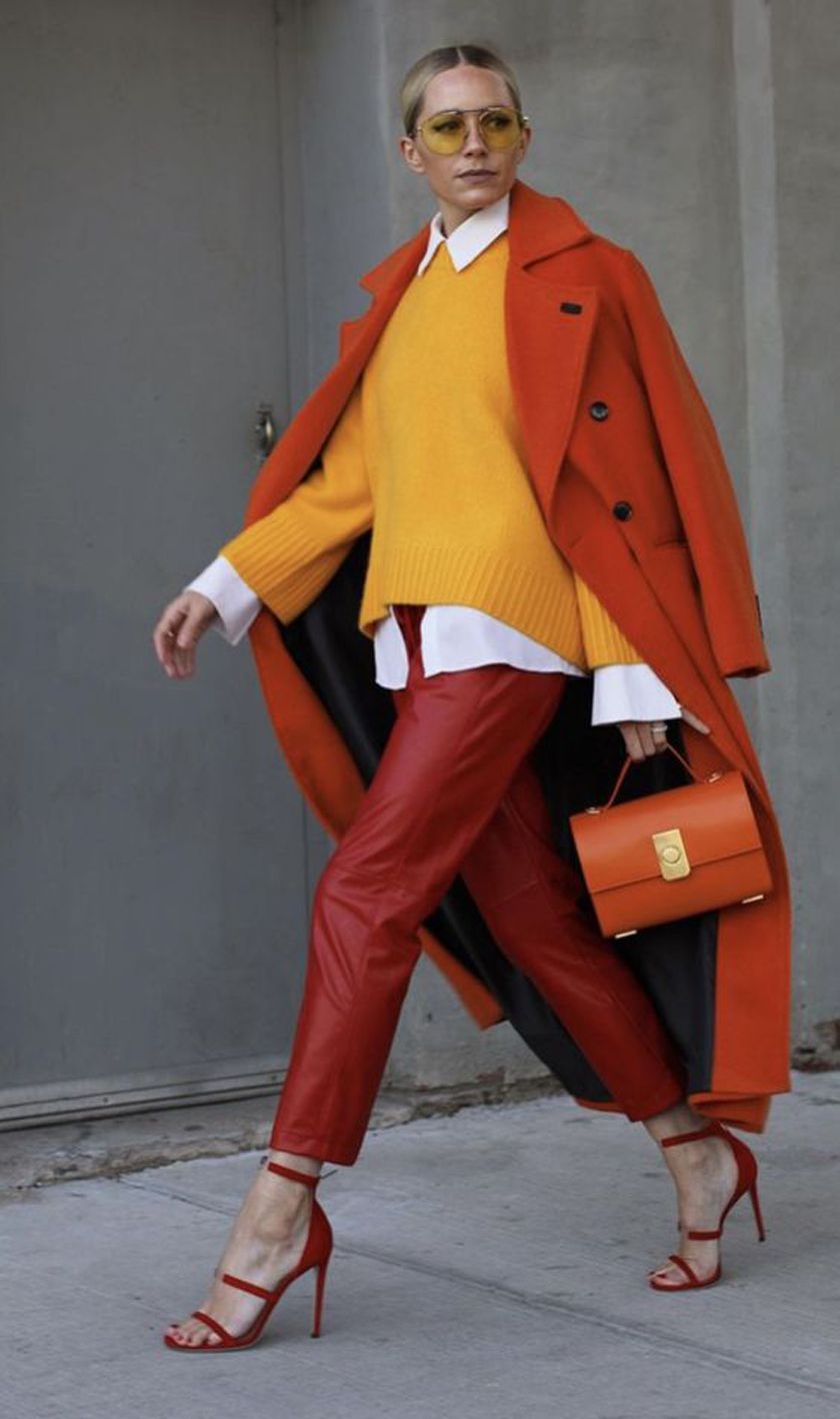 8 cách diện trang phục tông đỏ cho mùa lễ hội đang cận kề - 8