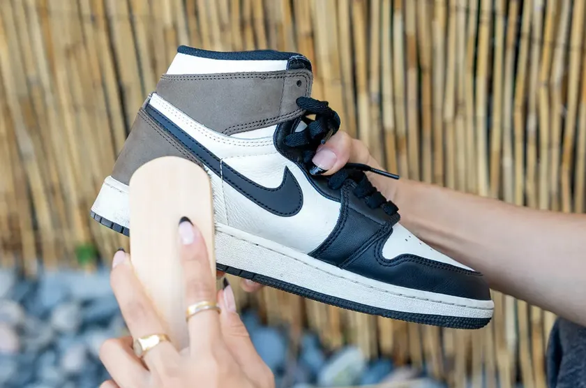 Hướng dẫn cách giặt giày Nike sạch đẹp như ngoài tiệm