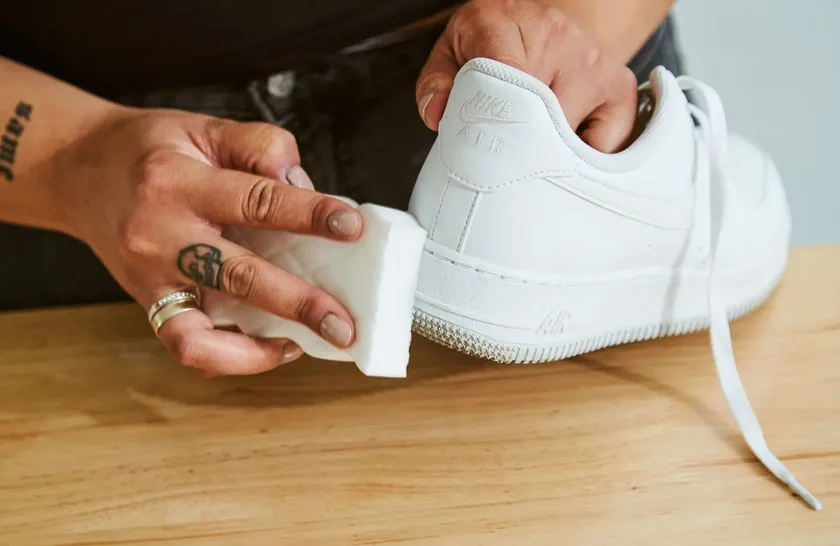 Hướng dẫn cách giặt giày Nike sạch đẹp như ngoài tiệm
