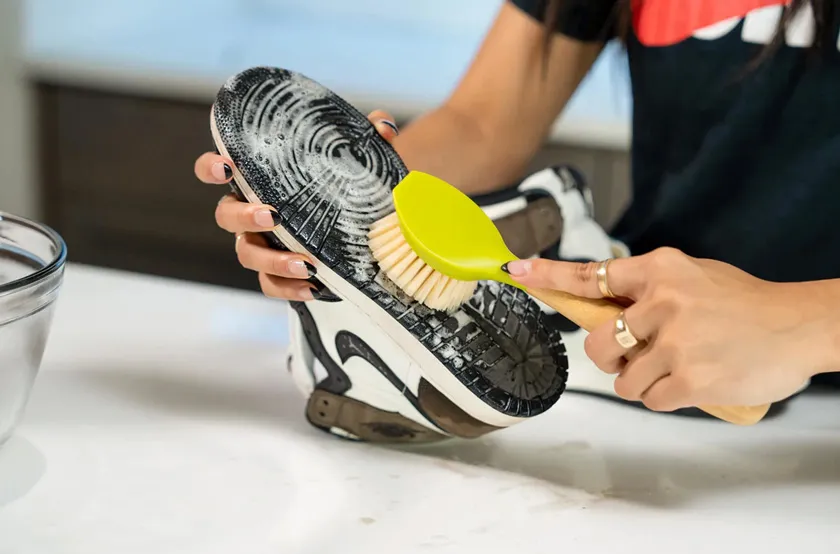 Hướng dẫn cách giặt giày Nike sạch đẹp như ngoài tiệm