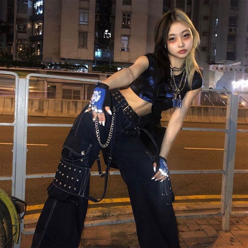 15 cách tạo dáng chụp ảnh ban đêm đẹp, lên hình cực mê!