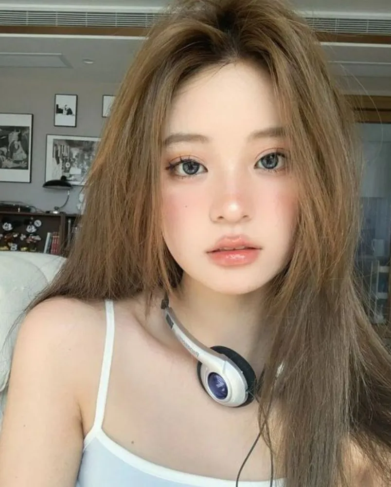 Da vàng nên nhuộm tóc màu gì sáng da, bật tone?