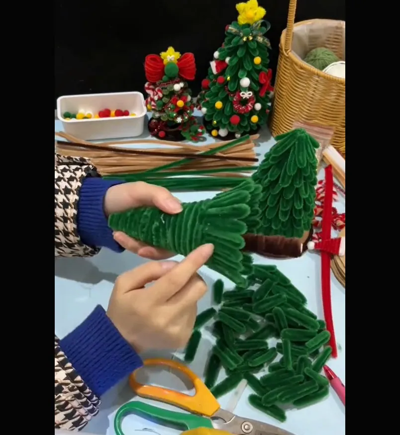 Hướng dẫn làm cây thông noel bằng kẽm nhung đơn giản tại nhà