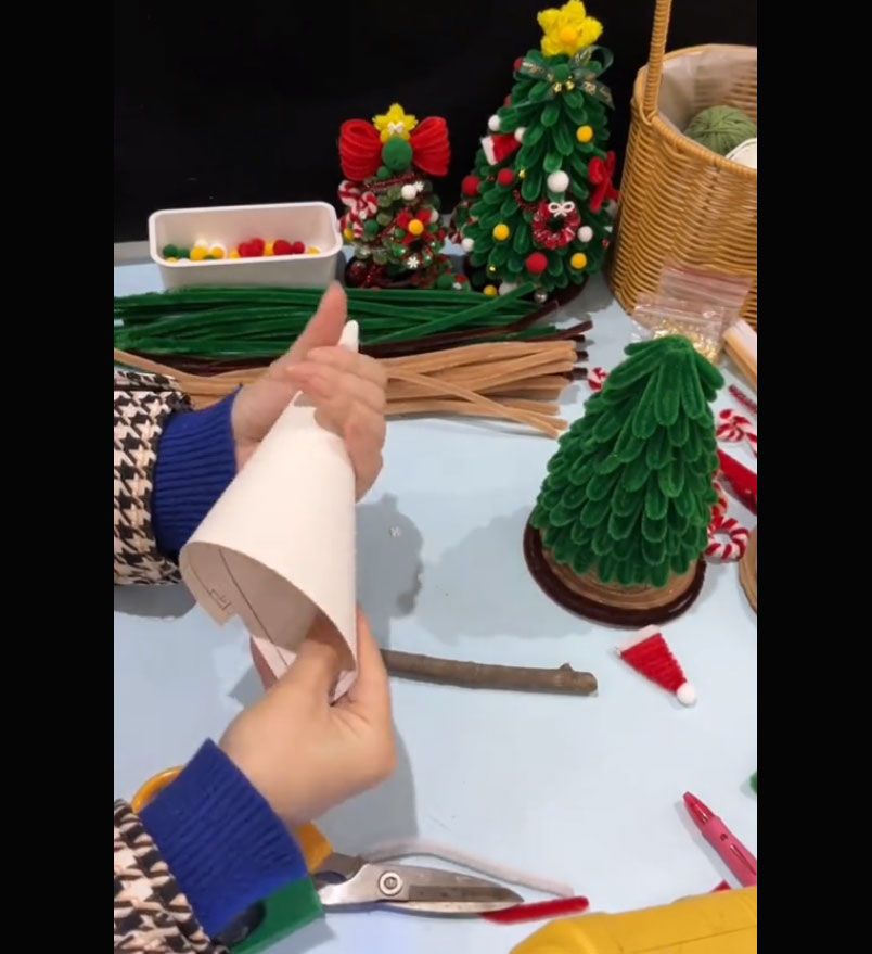 Hướng dẫn làm cây thông noel bằng kẽm nhung đơn giản tại nhà