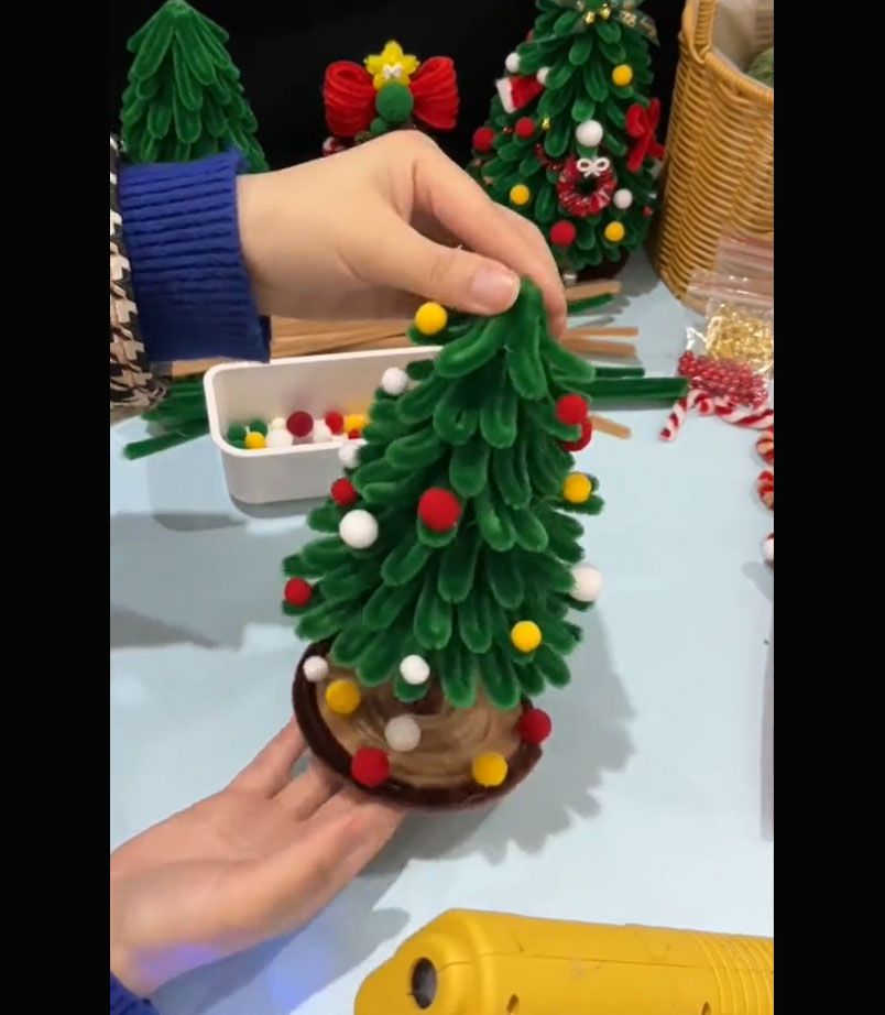 Hướng dẫn làm cây thông noel bằng kẽm nhung đơn giản tại nhà