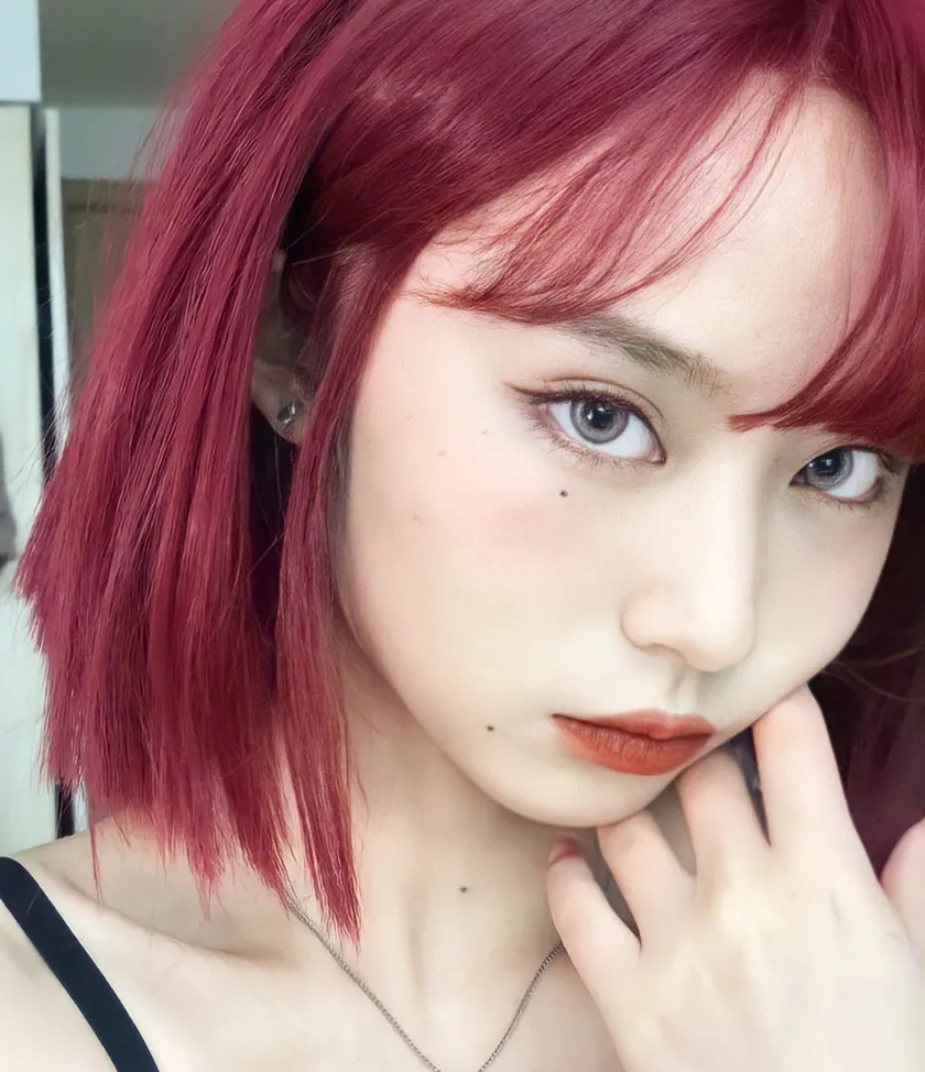 15 kiểu tóc nữ màu đỏ tôn da và sành điệu cho dịp Tết này