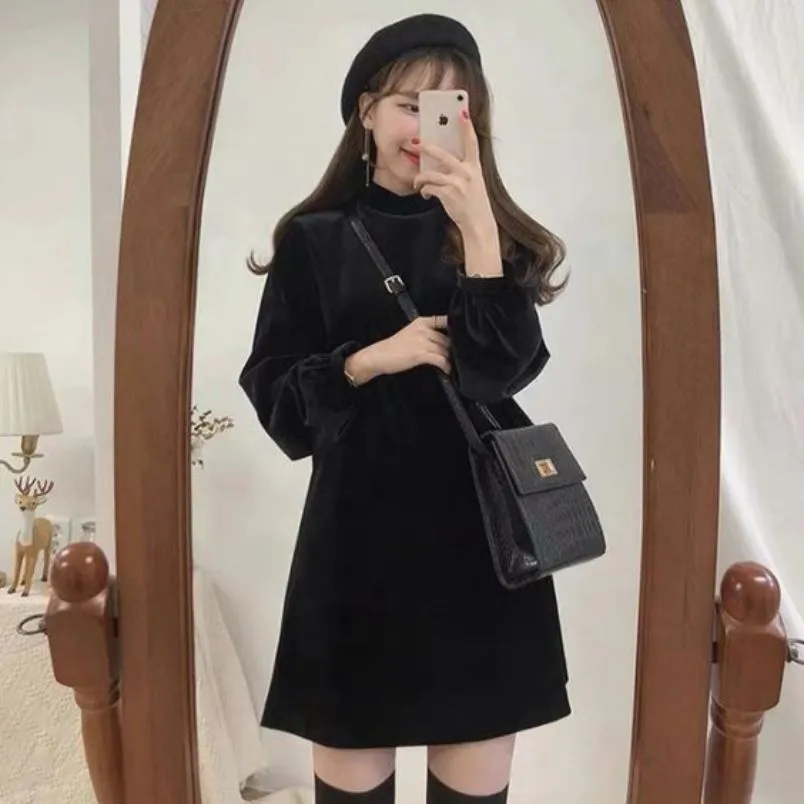 Mặc đầm đen phối túi màu gì đẹp và hợp mốt? - 1