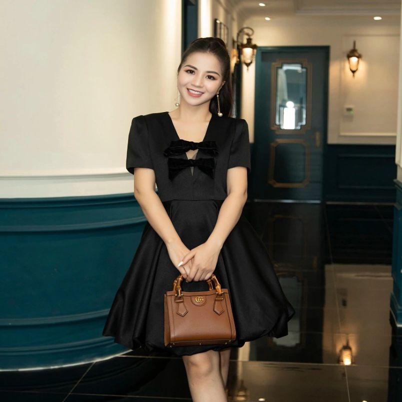Mặc đầm đen phối túi màu gì đẹp và hợp mốt? - 6