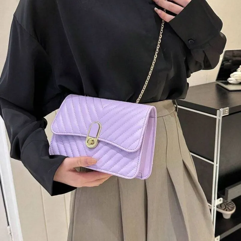 Mặc đầm đen phối túi màu gì đẹp và hợp mốt? - 9