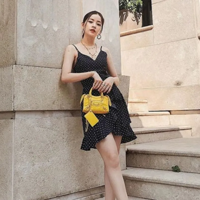 Mặc đầm đen phối túi màu gì đẹp và hợp mốt? - 11