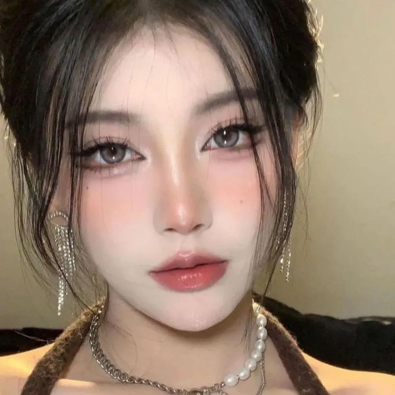 Makeup tone lạnh là gì? 10 cách trang điểm tone lạnh cuốn hút