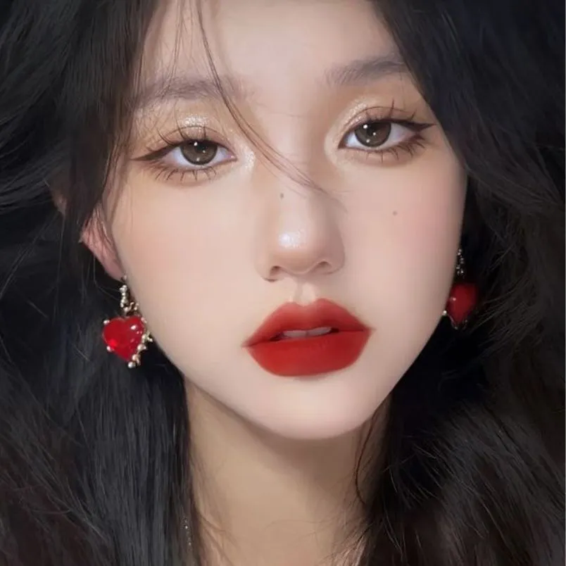 Makeup tone lạnh là gì? 10 cách trang điểm tone lạnh cuốn hút