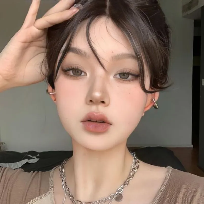 Makeup tone lạnh là gì? 10 cách trang điểm tone lạnh cuốn hút