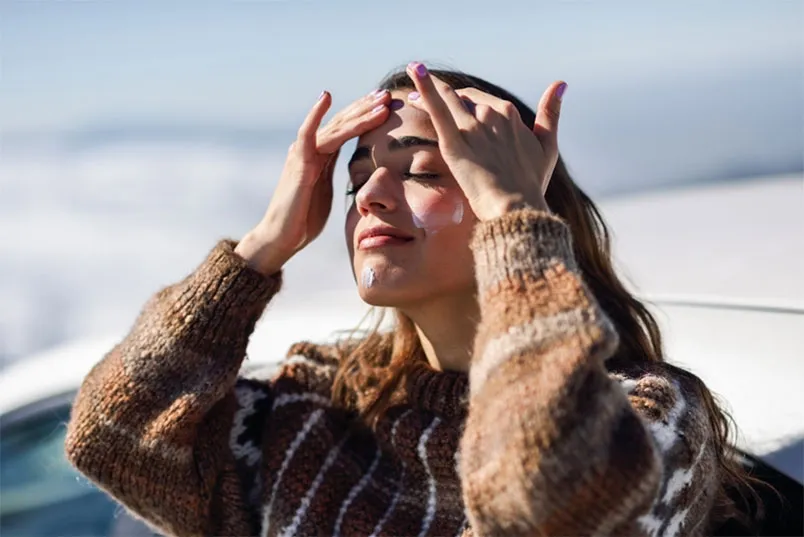 Mùa đông có cần thoa kem chống nắng không?  - 2