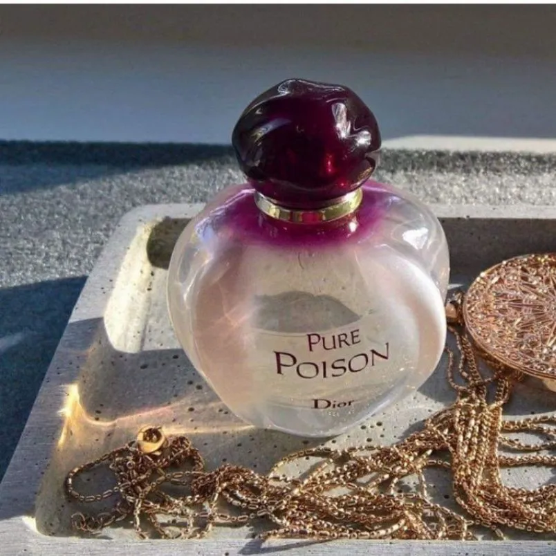 Review 3 chai nước hoa hình quả táo của thương hiệu Dior - 6