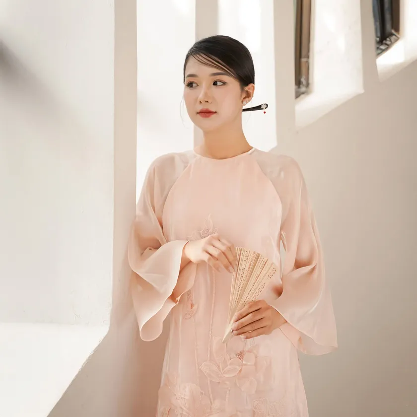 9+ phụ kiện mặc áo dài giúp chị em tỏa sáng, tôn dáng cực khéo - 24