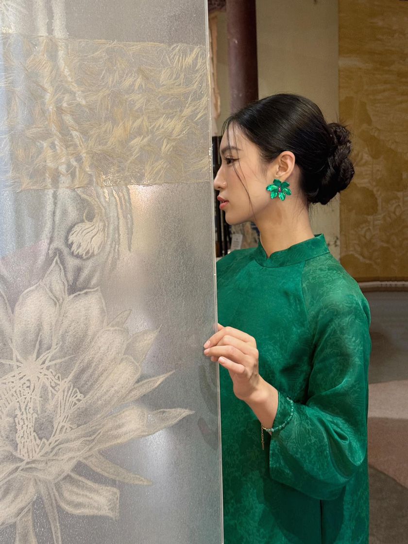 9+ phụ kiện mặc áo dài giúp chị em tỏa sáng, tôn dáng cực khéo - 21