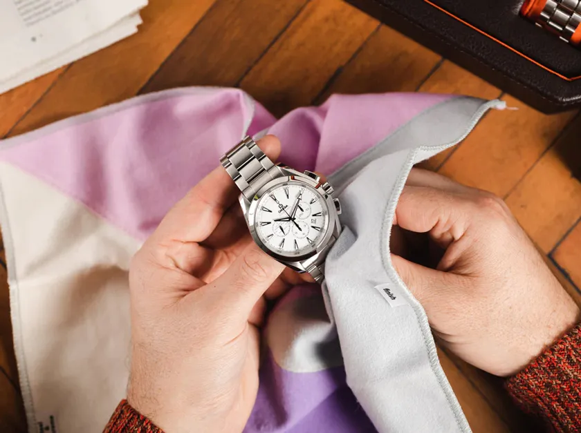 Cách chăm sóc và bảo quản đồng hồ Omega chuyên nghiệp