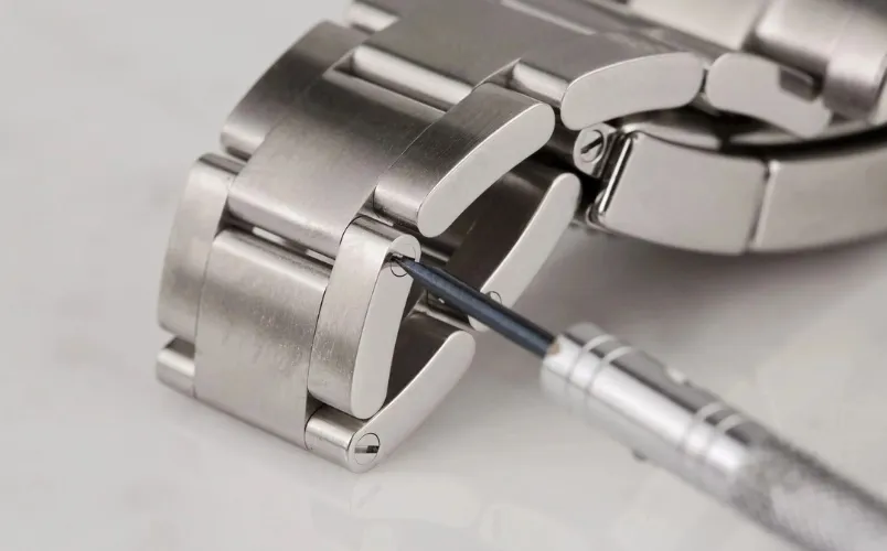 Hướng dẫn cách chỉnh giờ đồng hồ Rolex cho người mới