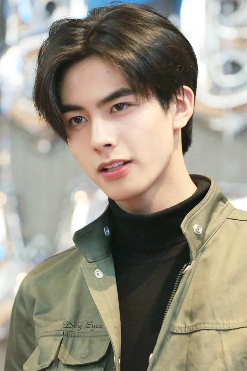 Top 12 kiểu tóc Middle Part cho nam giới vô cùng đẹp năm 2025