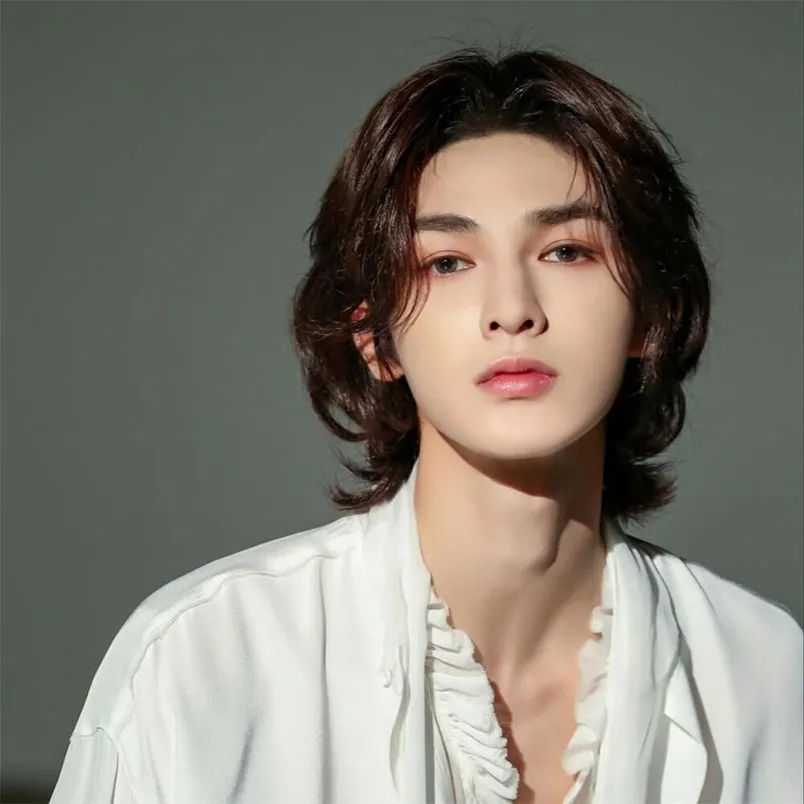 Top 12 kiểu tóc Middle Part cho nam giới vô cùng đẹp năm 2025