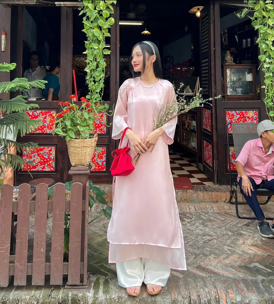 Mùng 2 Tết mặc màu gì? Top 11+ cách phối đồ đi chơi Tết cực xinh cho nàng
