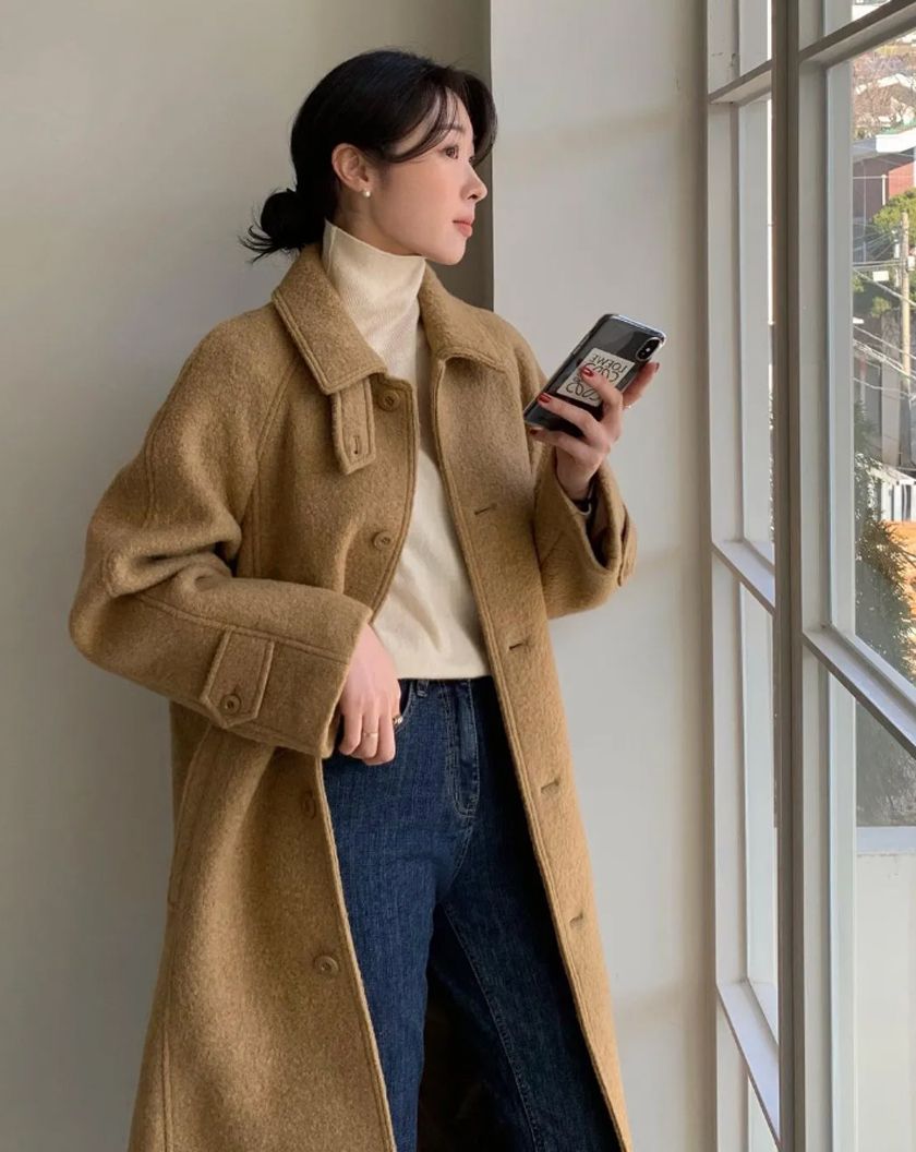 Mix đồ với áo khoác dạ dáng dài ngày mùng 3 Tết