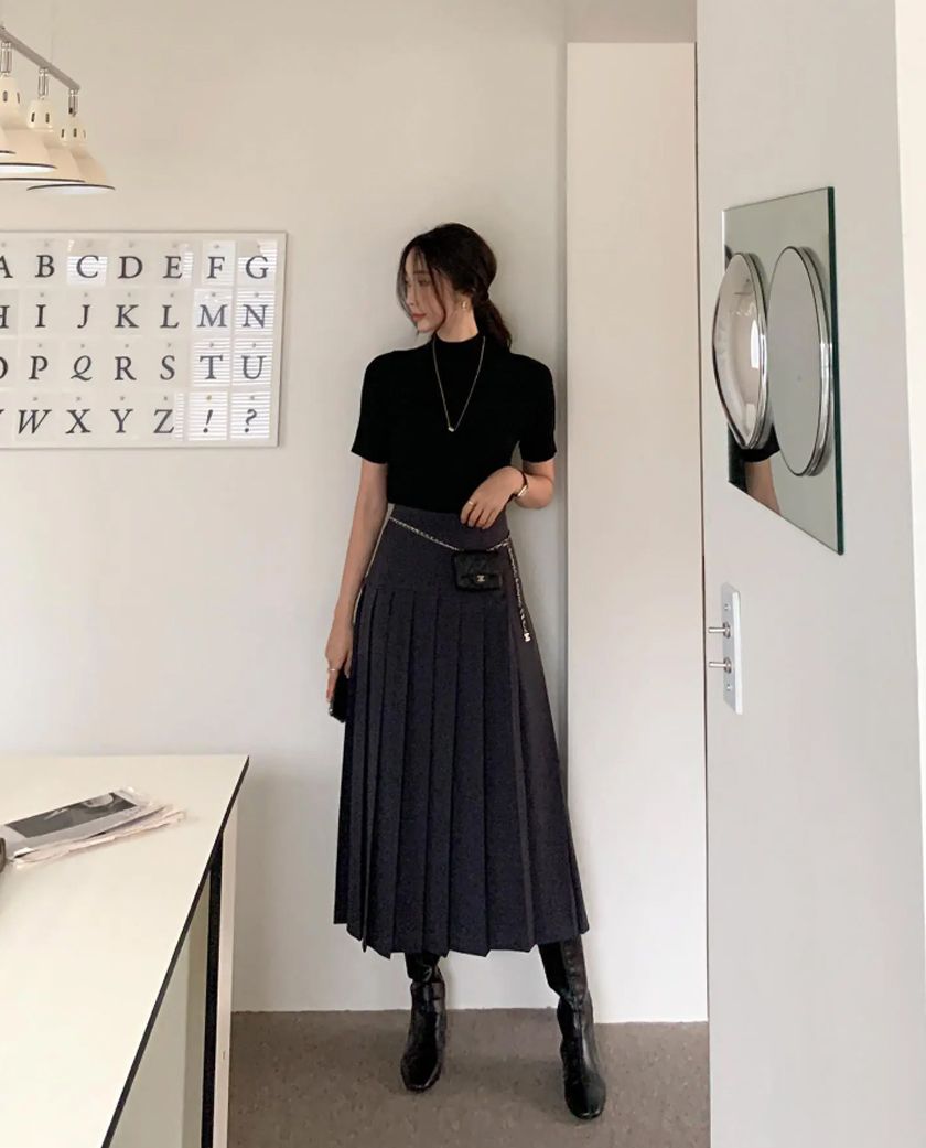 Phối đồ ngày mùng 3 Tết với chân váy xếp ly 