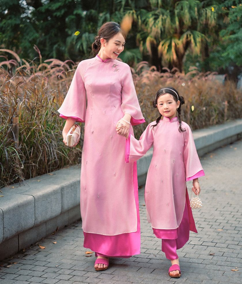 Áo dài truyền thống hoặc cách tân