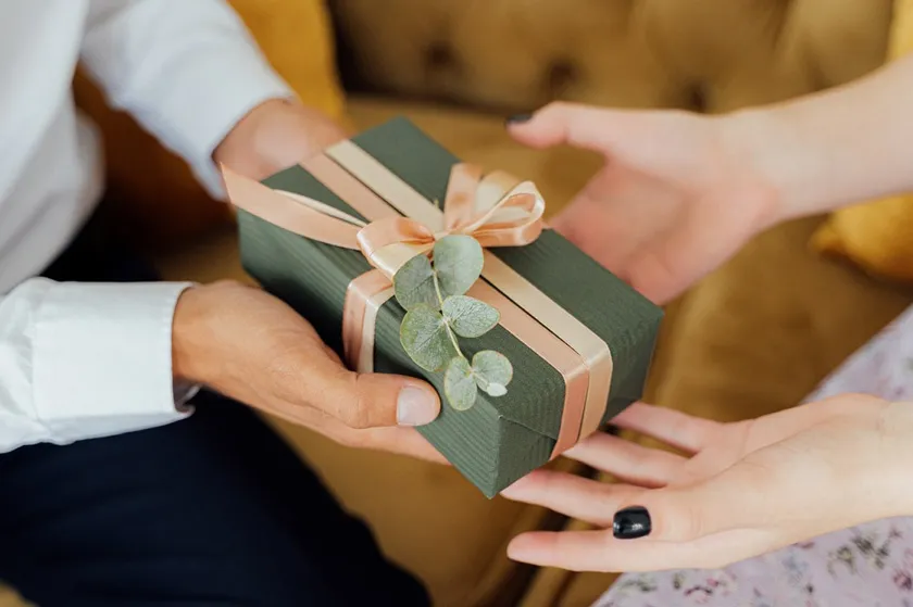 Gợi ý 30+ quà cưới tặng bạn thân ý nghĩa và rất độc đáo