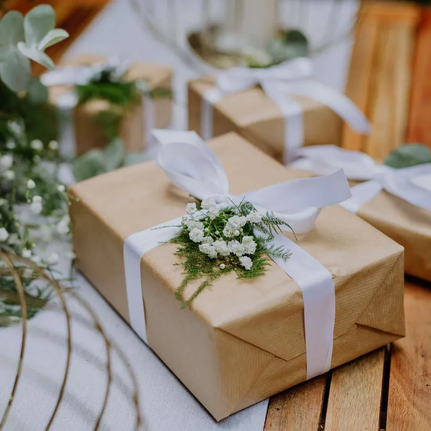 Gợi ý 30+ quà cưới tặng bạn thân ý nghĩa và rất độc đáo