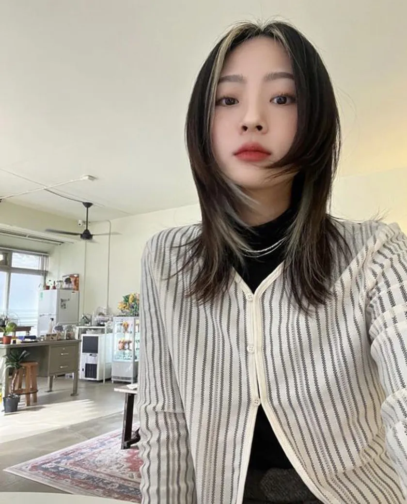 Tóc đen móc light màu gì đẹp? Gợi ý 13+ màu tóc phù hợp và nổi bật