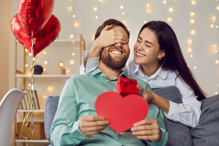 Ý nghĩa của ngày Valentine đỏ? Ai tặng quà cho ai?