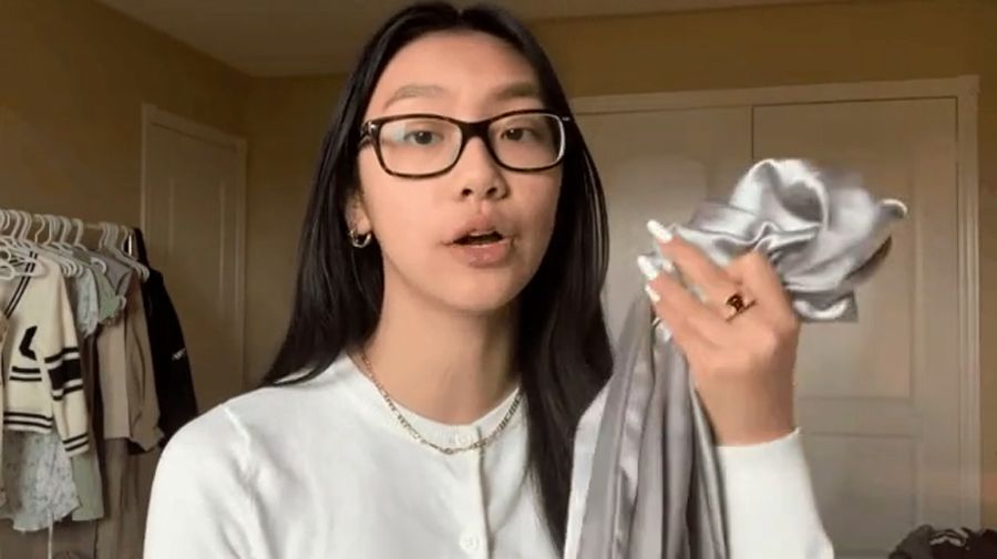 Dùng vỏ gối lụa khi ngủ