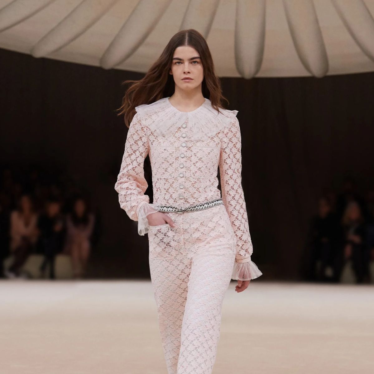 BST Chanel Haute Couture Xuân Hè 2025 với chủ đề vẻ đẹp phi thời gian