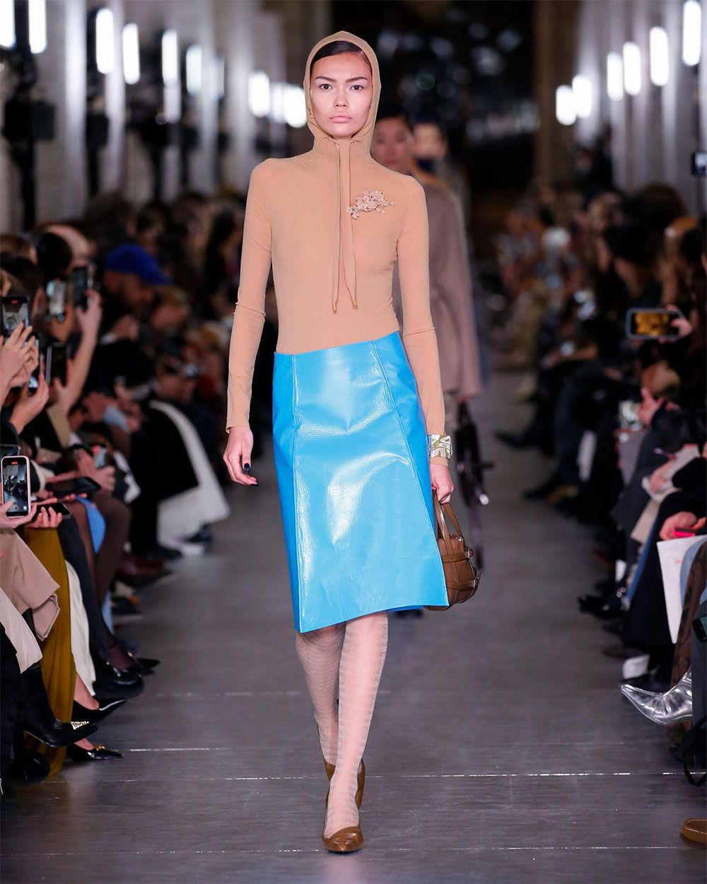 BST Tory Burch Thu Đông 2025: đi tìm cảm hứng vô hạn giữa nét đẹp đời thường  - 6