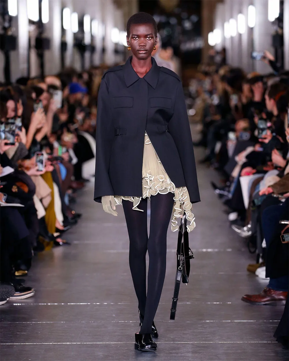 BST Tory Burch Thu Đông 2025: đi tìm cảm hứng vô hạn giữa nét đẹp đời thường  - 9