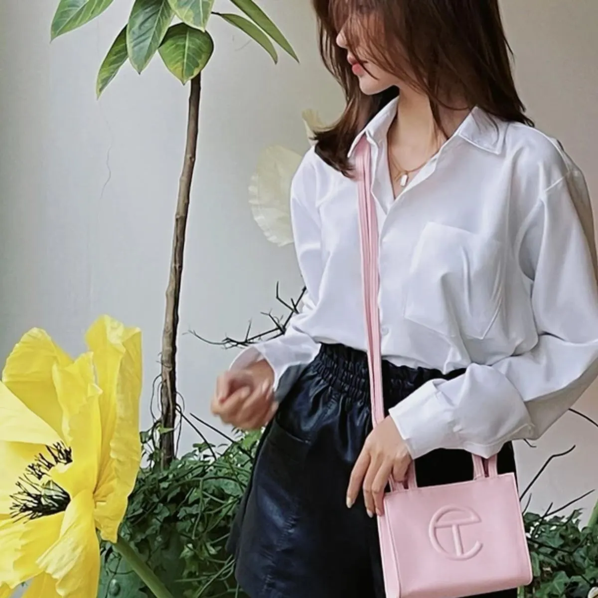 Cách diện áo sơ mi trắng như các nữ diễn viên VTV