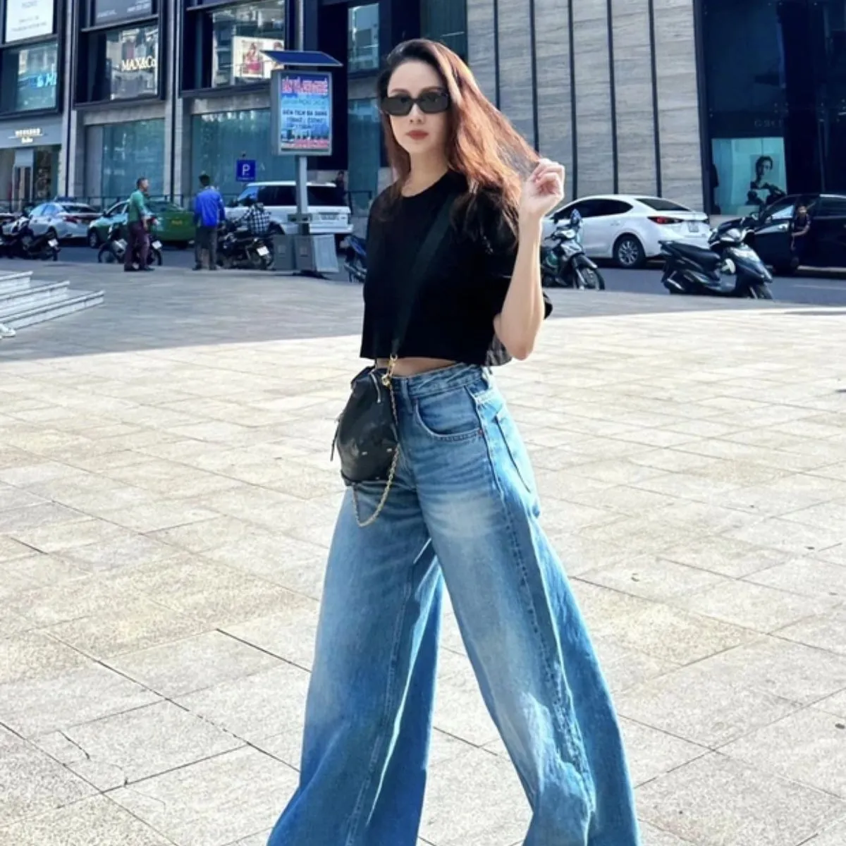 Cách diện quần ống rộng tôn dáng của diễn viên Hồng Diễm và Huyền Lizzie - 2