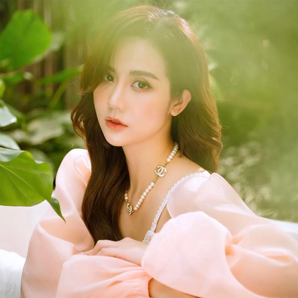 Cách Huyền Lizzie giữ dáng: Gương mặt đến body 